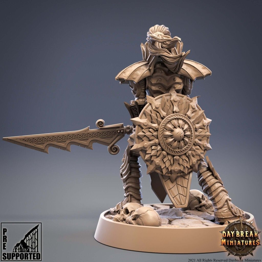 Daybreak Miniatures Ivana Raasna High Duchess Of Von Strachenfeld - Border3d